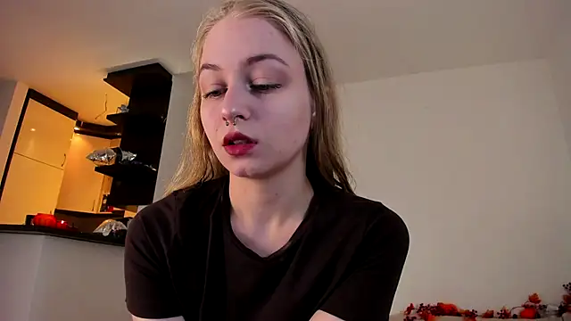 MiaMews online show from 09/20/25, 10:38