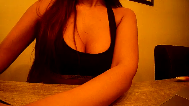 Snapshot of dutchesmee_x chatting on 12/09/24, 06:25 dutchesmee x online show from 12/09/24, 06:25