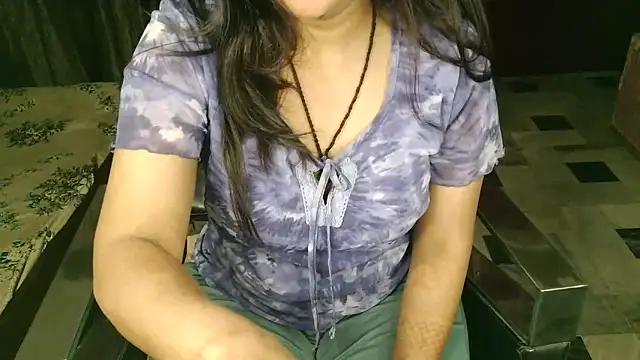 aarushi sharmaa online show from 11/17/25, 03:01