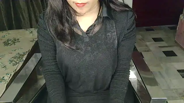 aarushi sharmaa online show from 11/21/25, 04:22