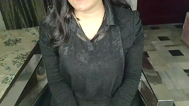 aarushi sharmaa online show from 11/28/25, 03:53