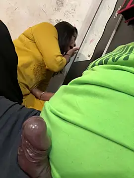 Snapshot of xyztopbeing chatting on 12/19/24, 02:02 xyztopbeing online show from 12/19/24, 02:02