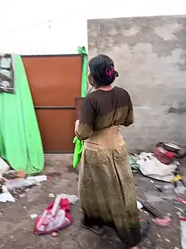 Snapshot of xyztopbeing chatting on 12/29/24, 12:23 xyztopbeing online show from 12/29/24, 12:23