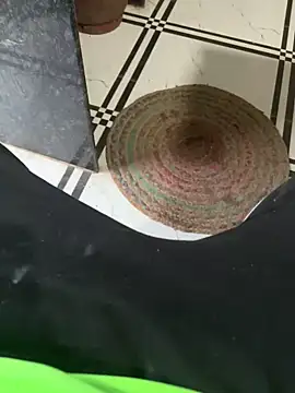 Snapshot of xyztopbeing chatting on 01/01/25, 12:33 xyztopbeing online show from 01/01/25, 12:33