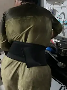 Snapshot of xyztopbeing chatting on 01/03/25, 02:30 xyztopbeing online show from 01/03/25, 02:30