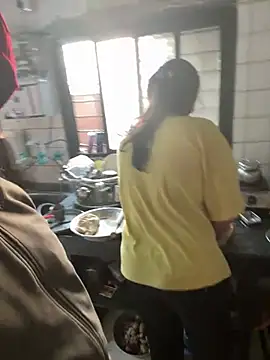 Snapshot of xyztopbeing chatting on 02/25/25, 01:52 xyztopbeing online show from 02/25/25, 01:52