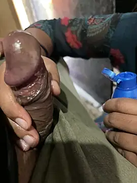 Snapshot of xyztopbeing chatting on 03/06/25, 10:52 xyztopbeing online show from 03/06/25, 10:52