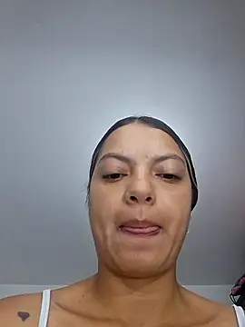 Snapshot of Daila_20_ chatting on 11/22/25, 01:10 Daila 20 online show from 11/22/25, 01:10