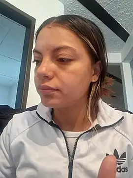 Snapshot of Daila_20_ chatting on 12/02/25, 12:43 Daila 20 online show from 12/02/25, 12:43