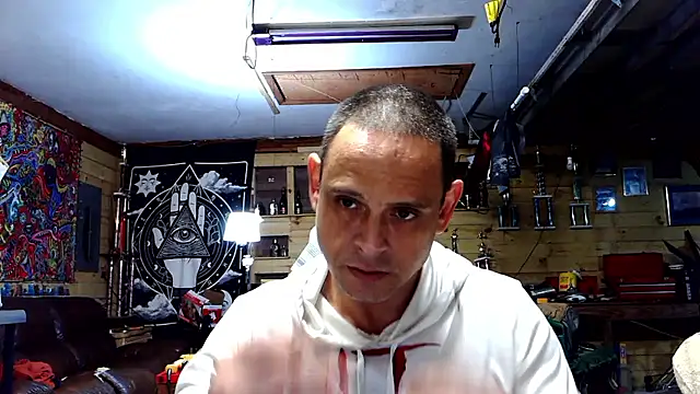 Snapshot of Buffshagswell chatting on 01/18/26, 04:49 Buffshagswell online show from 01/18/26, 04:49