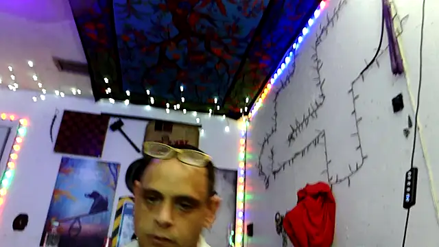 Snapshot of Buffshagswell chatting on 01/18/26, 06:12 Buffshagswell online show from 01/18/26, 06:12