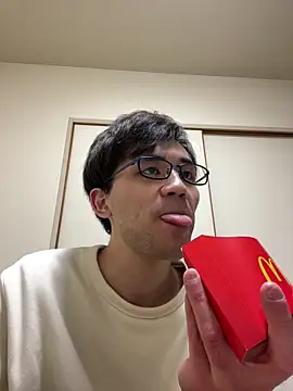 Snapshot of ryusei18570 chatting on 02/19/25, 12:22 ryusei18570 online show from 02/19/25, 12:22