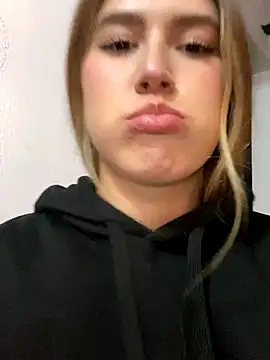 Snapshot of Jimena_White_ chatting on 10/15/25, 05:07 Jimena White  online show from 10/15/25, 05:07