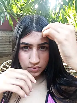 Snapshot of Julix_A chatting on 02/16/25, 08:33 Julix A online show from 02/16/25, 08:33