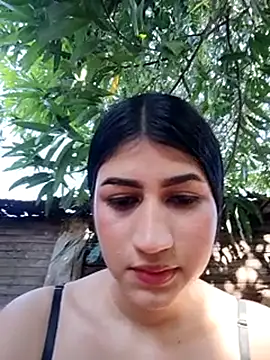 Snapshot of Julix_A chatting on 09/15/25, 08:42 Julix A online show from 09/15/25, 08:42