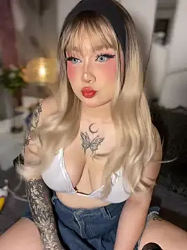 Snapshot of AHRI_LEE chatting on 12/17/24, 03:06 AHRI LEE online show from 12/17/24, 03:06