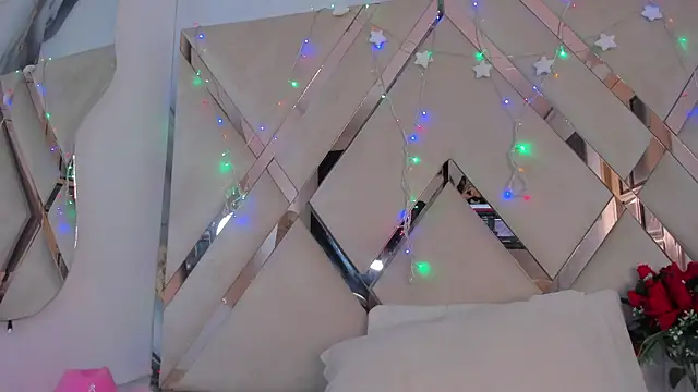 Snapshot of ninaht chatting on 12/18/25, 09:32 ninaht online show from 12/18/25, 09:32