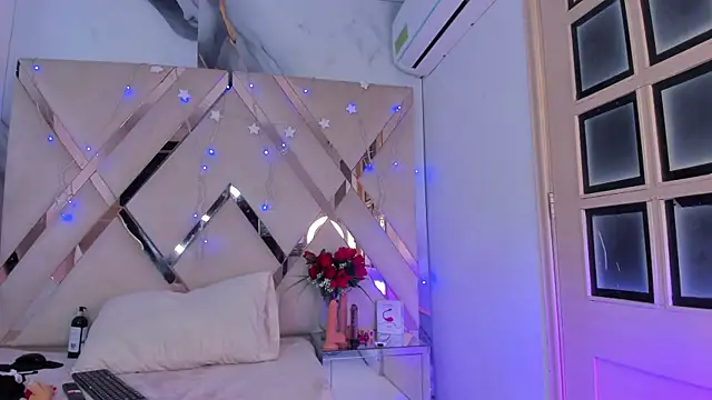 Snapshot of ninaht chatting on 12/21/25, 09:00 ninaht online show from 12/21/25, 09:00