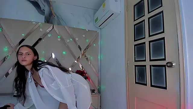 Snapshot of ninaht chatting on 12/22/25, 09:01 ninaht online show from 12/22/25, 09:01