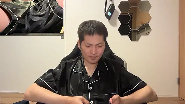 Snapshot of kensnb chatting on 04/22/26, 12:50 kensnb online show from 04/22/26, 12:50