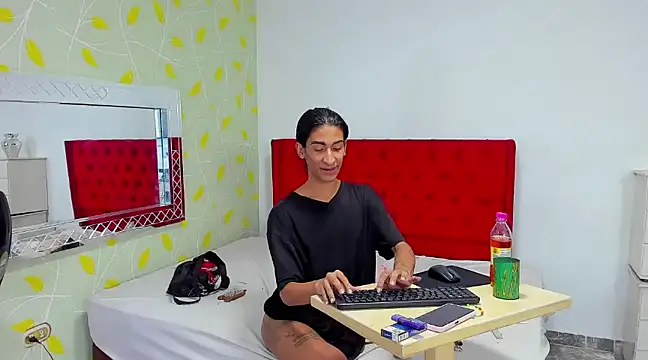 Snapshot of SofiaNaugthyxTS chatting on 12/24/24, 12:44 SofiaNaugthyxTS online show from 12/24/24, 12:44