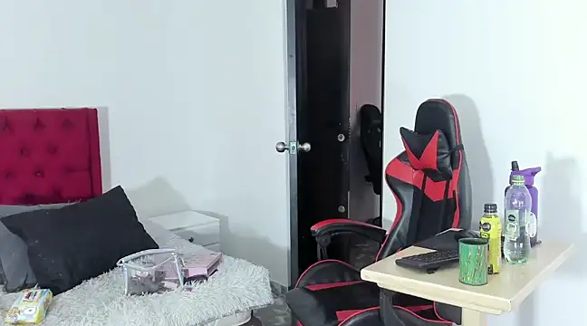 Snapshot of SofiaNaugthyxTS chatting on 02/08/25, 03:53 SofiaNaugthyxTS online show from 02/08/25, 03:53