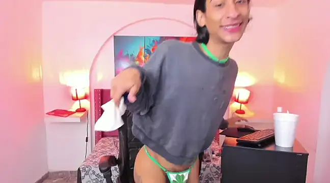 Snapshot of SofiaNaugthyxTS chatting on 03/18/25, 10:14 SofiaNaugthyxTS online show from 03/18/25, 10:14