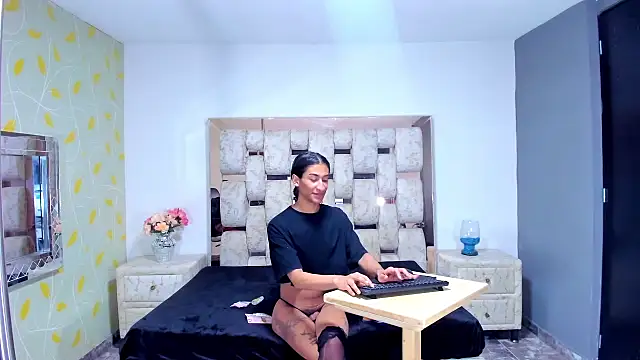 Snapshot of SofiaNaugthyxTS chatting on 09/22/25, 08:11 SofiaNaugthyxTS online show from 09/22/25, 08:11