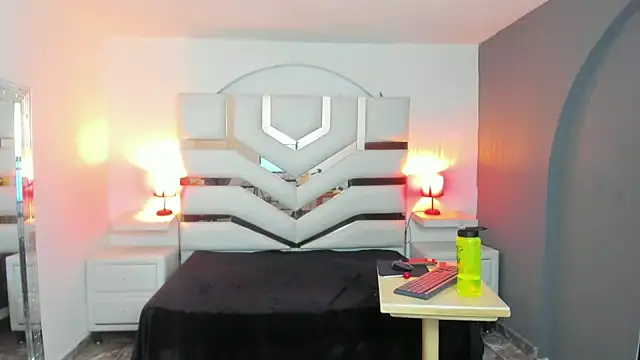 Snapshot of SofiaNaugthyxTS chatting on 10/19/25, 02:23 SofiaNaugthyxTS online show from 10/19/25, 02:23