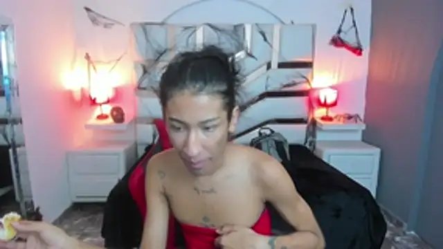 Snapshot of SofiaNaugthyxTS chatting on 10/26/25, 01:11 SofiaNaugthyxTS online show from 10/26/25, 01:11