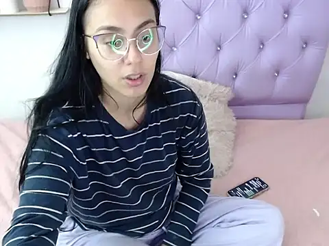 Freyja 01 online show from 10/05/25, 02:32