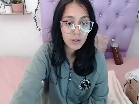 Freyja 01 online show from 10/18/25, 12:02