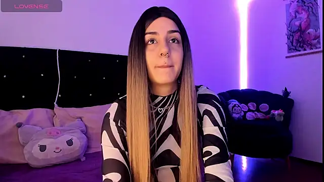 Snapshot of Alice_woodville chatting on 12/01/24, 06:52 Alice woodville online show from 12/01/24, 06:52