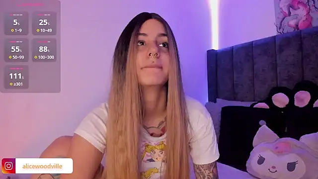 Snapshot of Alice_woodville chatting on 02/13/25, 03:46 Alice woodville online show from 02/13/25, 03:46