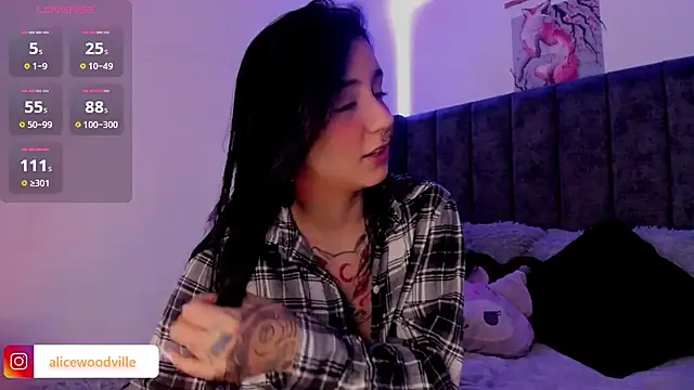 Snapshot of Alice_woodville chatting on 02/20/25, 04:14 Alice woodville online show from 02/20/25, 04:14