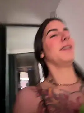 Snapshot of Alice_woodville chatting on 02/22/25, 09:04 Alice woodville online show from 02/22/25, 09:04