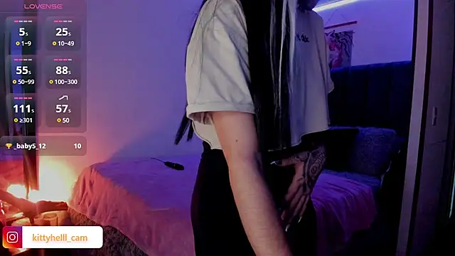 Snapshot of Alice_woodville chatting on 03/08/25, 04:39 Alice woodville online show from 03/08/25, 04:39