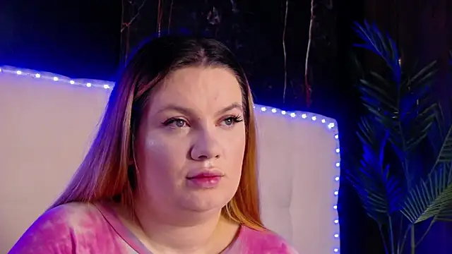 Snapshot of MelanieBrownn chatting on 04/05/26, 05:26 MelanieBrownn online show from 04/05/26, 05:26