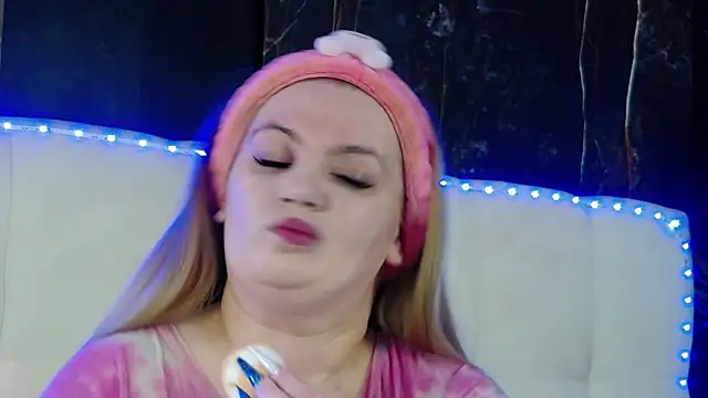 Snapshot of MelanieBrownn chatting on 04/12/26, 05:56 MelanieBrownn online show from 04/12/26, 05:56