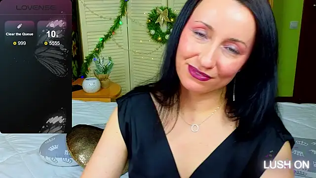 Snapshot of Roxyy_Star chatting on 12/12/24, 02:04 Roxyy Star online show from 12/12/24, 02:04