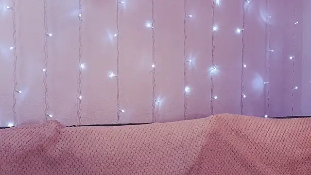 Snapshot of KimWilli chatting on 12/26/24, 04:25 KimWilli online show from 12/26/24, 04:25