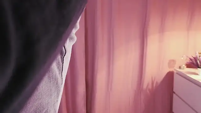 Snapshot of KimWilli chatting on 03/18/25, 10:15 KimWilli online show from 03/18/25, 10:15