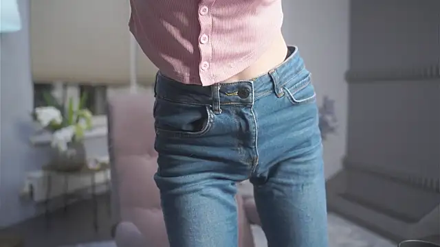 Snapshot of KimWilli chatting on 04/22/26, 07:37 KimWilli online show from 04/22/26, 07:37