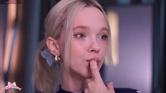 Snapshot of _AlinaBailey chatting on 03/13/26, 10:22 AlinaBailey online show from 03/13/26, 10:22