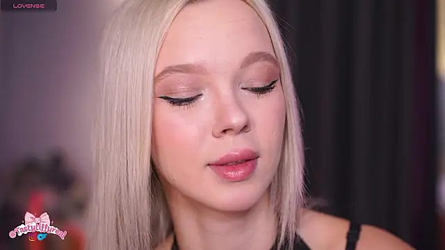 Snapshot of _AlinaBailey chatting on 03/19/26, 07:56 AlinaBailey online show from 03/19/26, 07:56