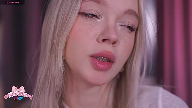 Snapshot of _AlinaBailey chatting on 03/21/26, 08:19 AlinaBailey online show from 03/21/26, 08:19