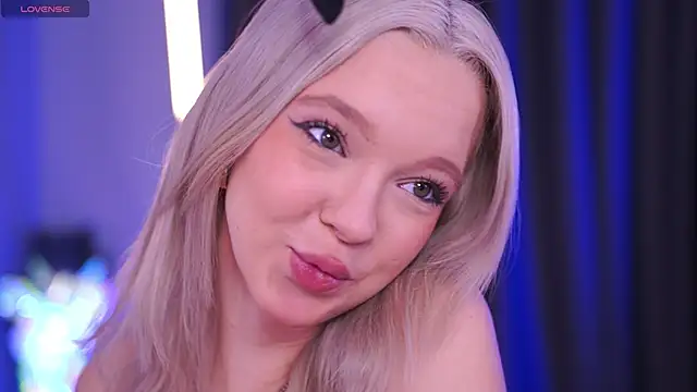 Snapshot of _AlinaBailey chatting on 04/05/26, 08:00 AlinaBailey online show from 04/05/26, 08:00