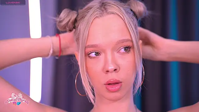 Snapshot of _AlinaBailey chatting on 04/10/26, 07:02 AlinaBailey online show from 04/10/26, 07:02