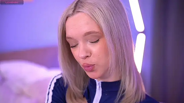 Snapshot of _AlinaBailey chatting on 04/13/26, 08:09 AlinaBailey online show from 04/13/26, 08:09