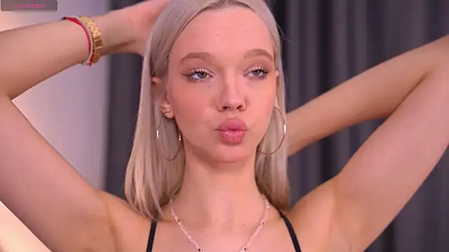 Snapshot of _AlinaBailey chatting on 04/23/26, 08:13 AlinaBailey online show from 04/23/26, 08:13